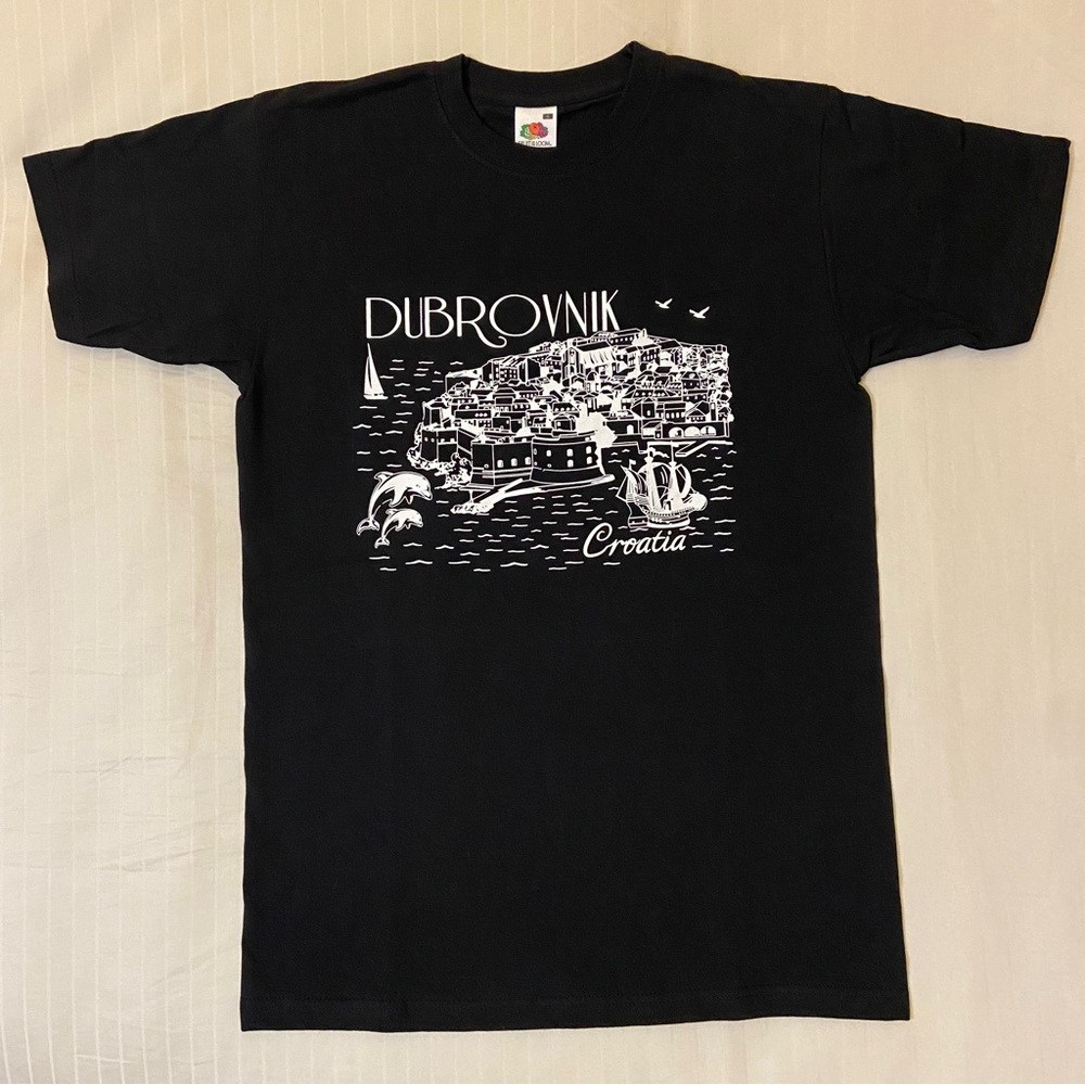 Dubrovnik Croatia coastline city graphic t-shirt sz S